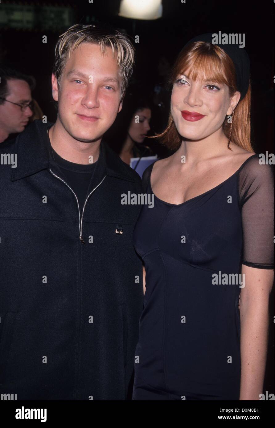 TORI SPELLING with Randy Spelling.The Mod Squad premiere at Mann Chinese Theatre Hollywood in Ca. 1999.k15117lr.(Credit Image: © Lisa Rose/Globe Photos/ZUMAPRESS.com) Stock Photo