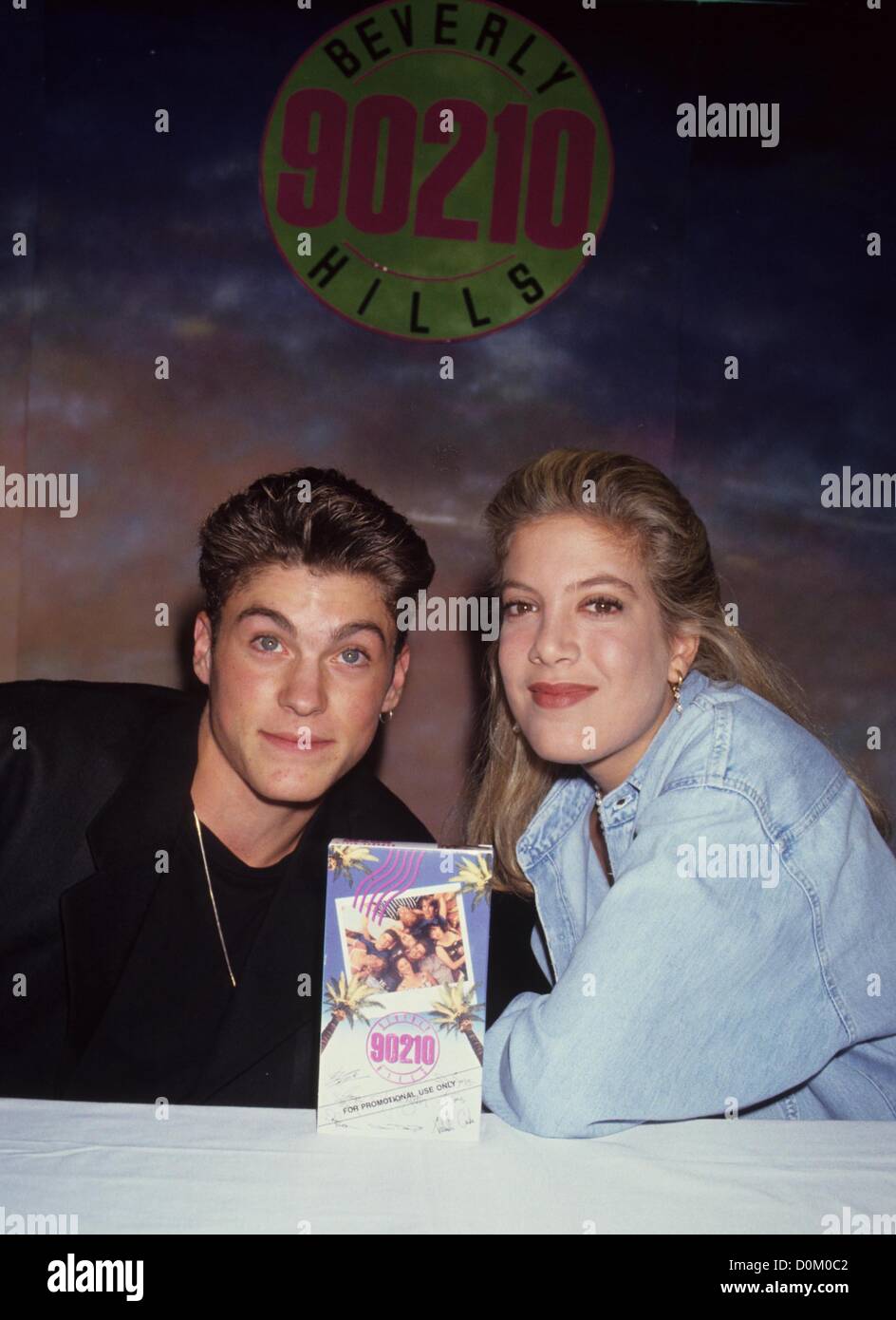 TORI SPELLING with Brian Austin Green 1992.l2575.(Credit Image
