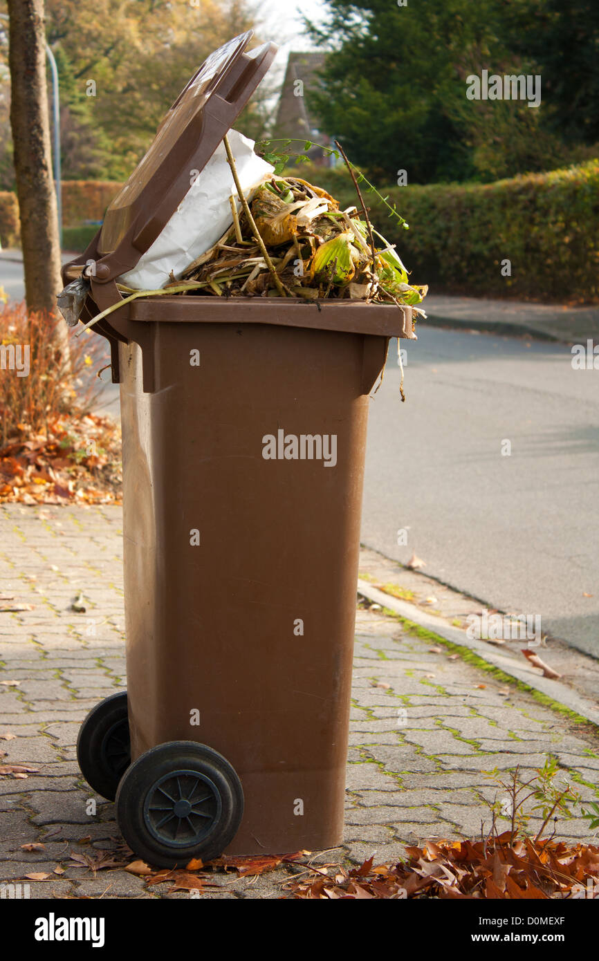 Brown dumpster hires stock photography and images Alamy