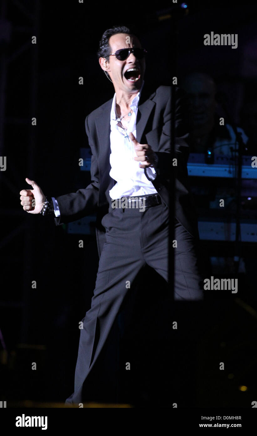 Marc Anthony performing at the Luis "Pirata" Fuente Stadium Veracruz