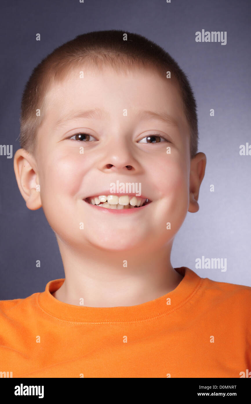 Smiling boy child hi-res stock photography and images - Alamy