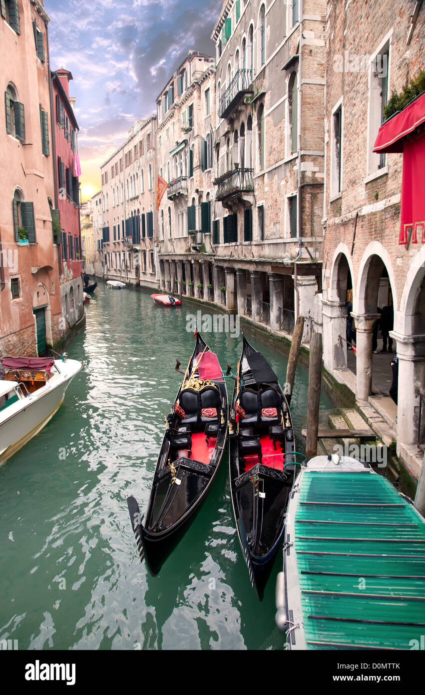 Venice gondola sunset hi-res stock photography and images - Alamy