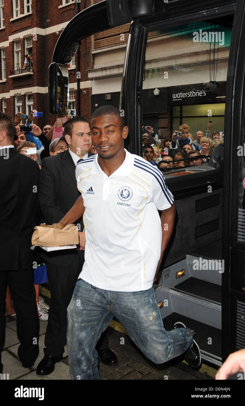 Salomon Kalou Chelsea football players arriving at the Adidas store in Oxford street. London, England - 26.08.10 Stock Photo