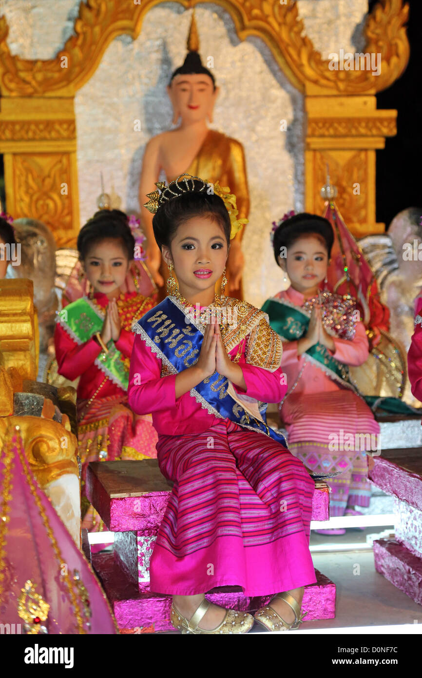 Chiang Mai, Thailand. 28th November 2012. Young beauty queens at the Parade for the Loy Krathong Festival, Chiang Mai, Thailand. Credit:  Paul Brown / Alamy Live News Stock Photo
