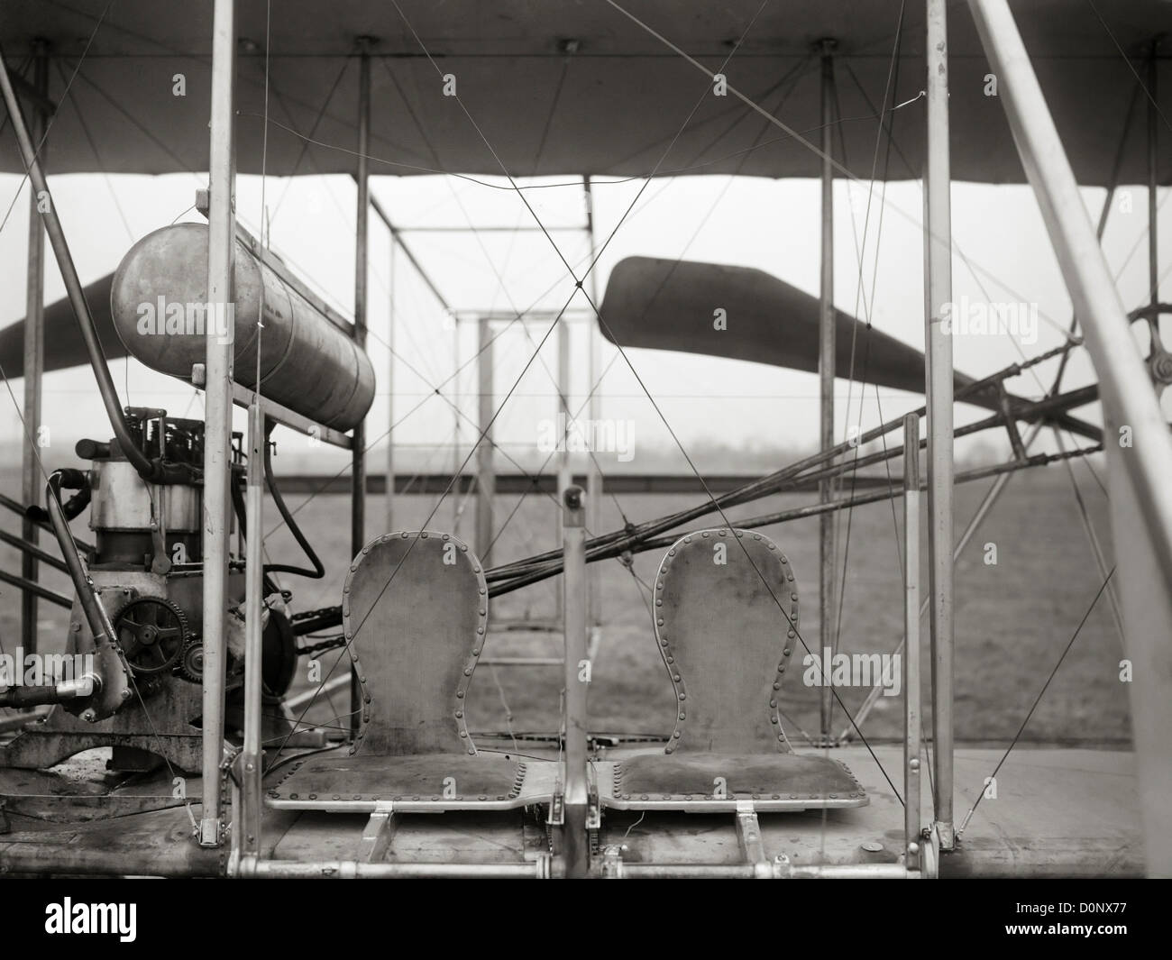 Аппараты тяжелее воздуха. Братья Райт первый самолет. Первые летательные аппараты. Первые летательные аппараты самолет. Старые летательные аппараты.
