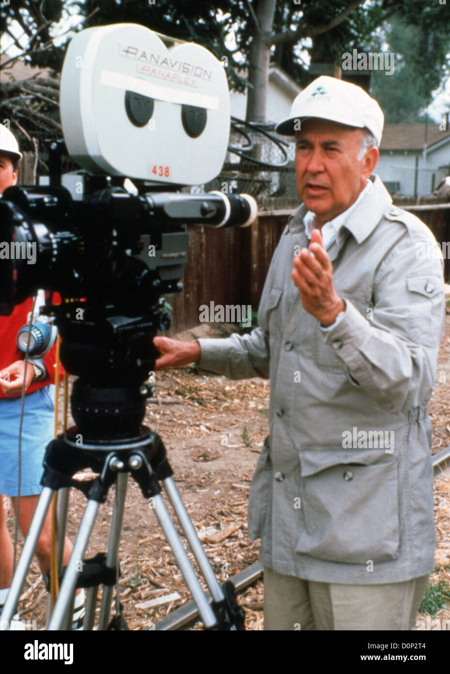 CARL REINER (DIRECTOR) ON SET, BEHIND THE SCENES WITH 'BERT RIGBY YOU'RE A FOOL (1989)' RENE 003 MOVIESTORE COLLECTION LTD Stock Photo