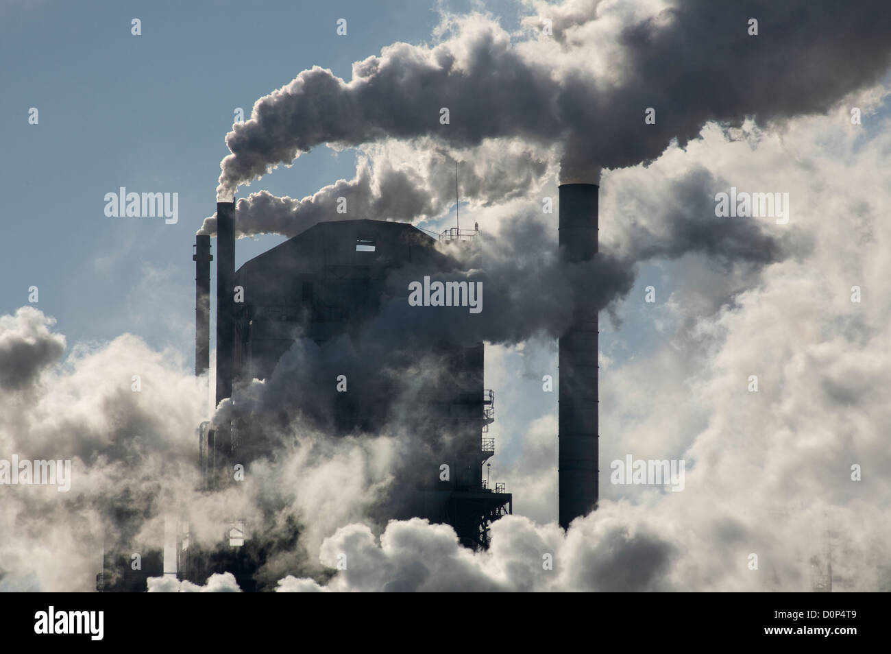 GA00133-00...GEORGIA - Smoke and steam from smoke stacks at a fibers factory in the town of Jesup. Stock Photo