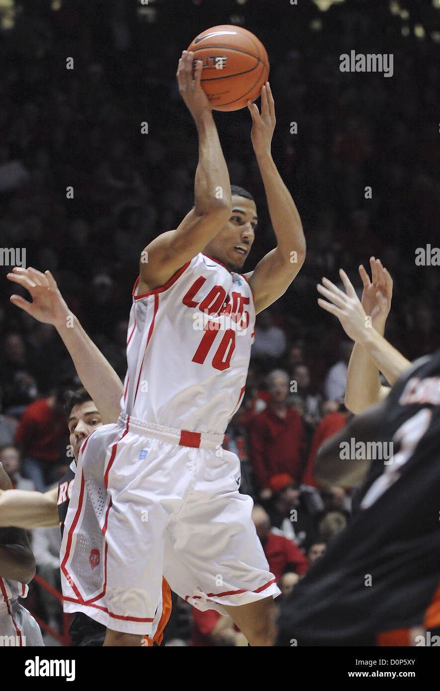 Nov. 28, 2012 - Albuquerque, NM, U.S. - UNM's #10 Kendall Williams heads into the paint and then passes the ball back out to the perimeter in the 76-58 win over Mercer Wed. night in the Pit.  Wednesday, Nov, 28, 2012. (Credit Image: © Jim Thompson/Albuquerque Journal/ZUMAPRESS.com) Stock Photo