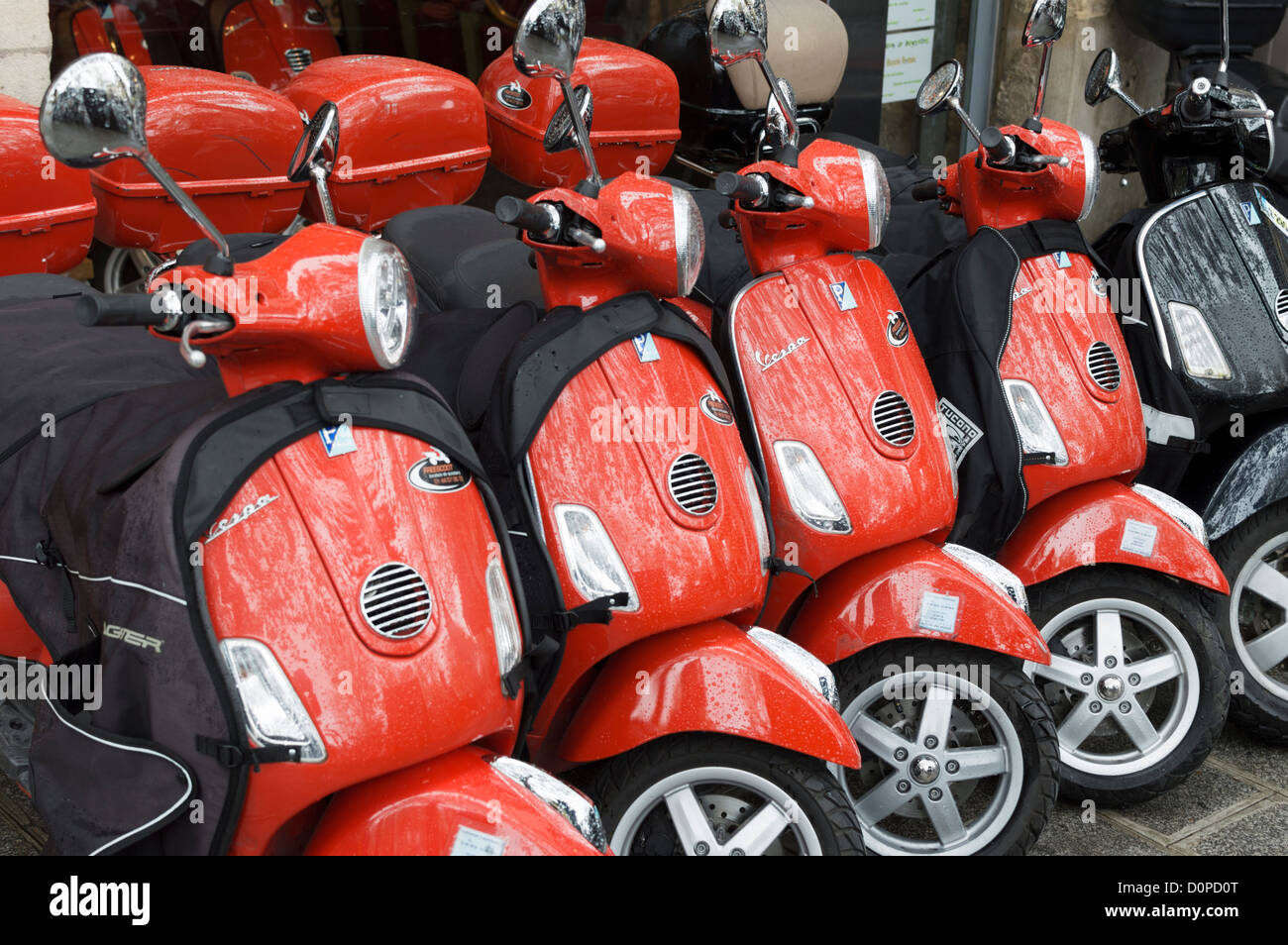 Vespa motor scooter shop hi-res stock photography and images - Alamy