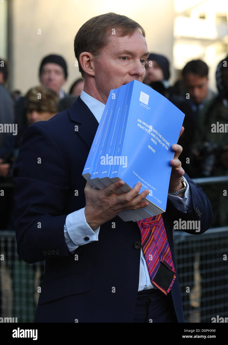 CHRIS BRYANT HOLDS LEVENSON REPORT LEVESON INQUIRY: CULTURE PRACTICE AND ETHICS OF THE PRESS LONDON ENGLAND UK 29 November 20 Stock Photo