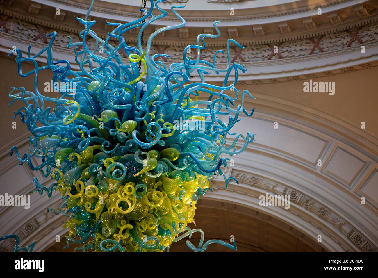 Dale Chihuly glass Chandelier in the Entrance hall of the V&A Victoria & Albert  Museum, South Kensington, London, GB, UK Stock Photo - Alamy