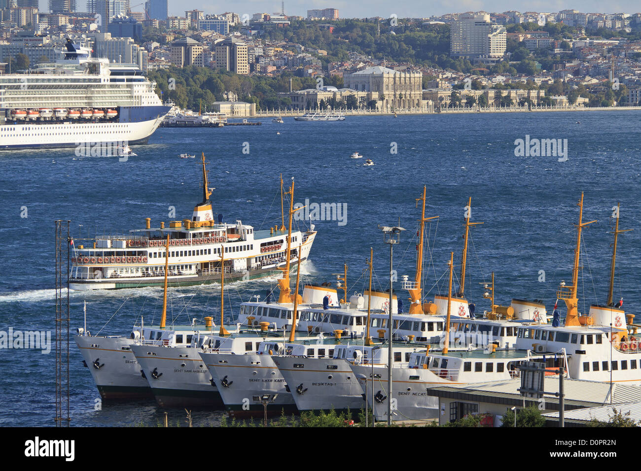 Turkey istanbul bosphorus harbour ships hi-res stock photography and ...