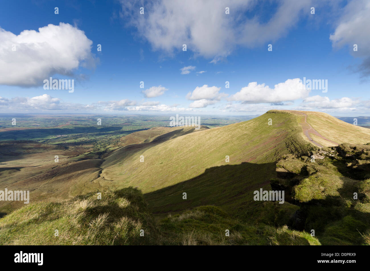 Pen y Fan, the highest mountain in South Wales, seen from Corn Du,  Brecon Beacons National Park, UK Stock Photo