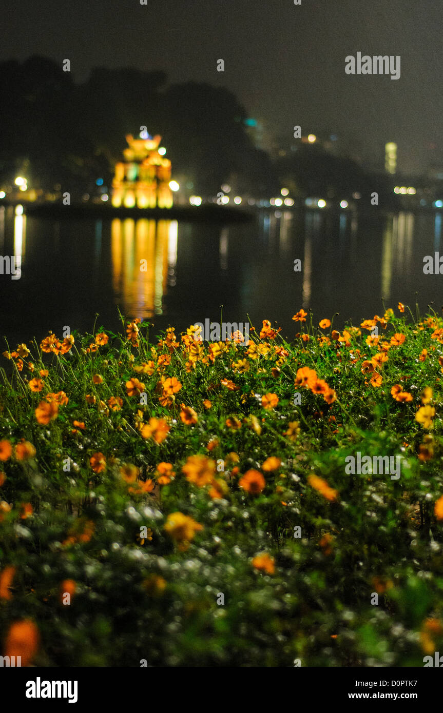 Turtle Tower Hoan Kiem Lake Hanoi Vietnam // HANOI, Vietnam — Turtle ...