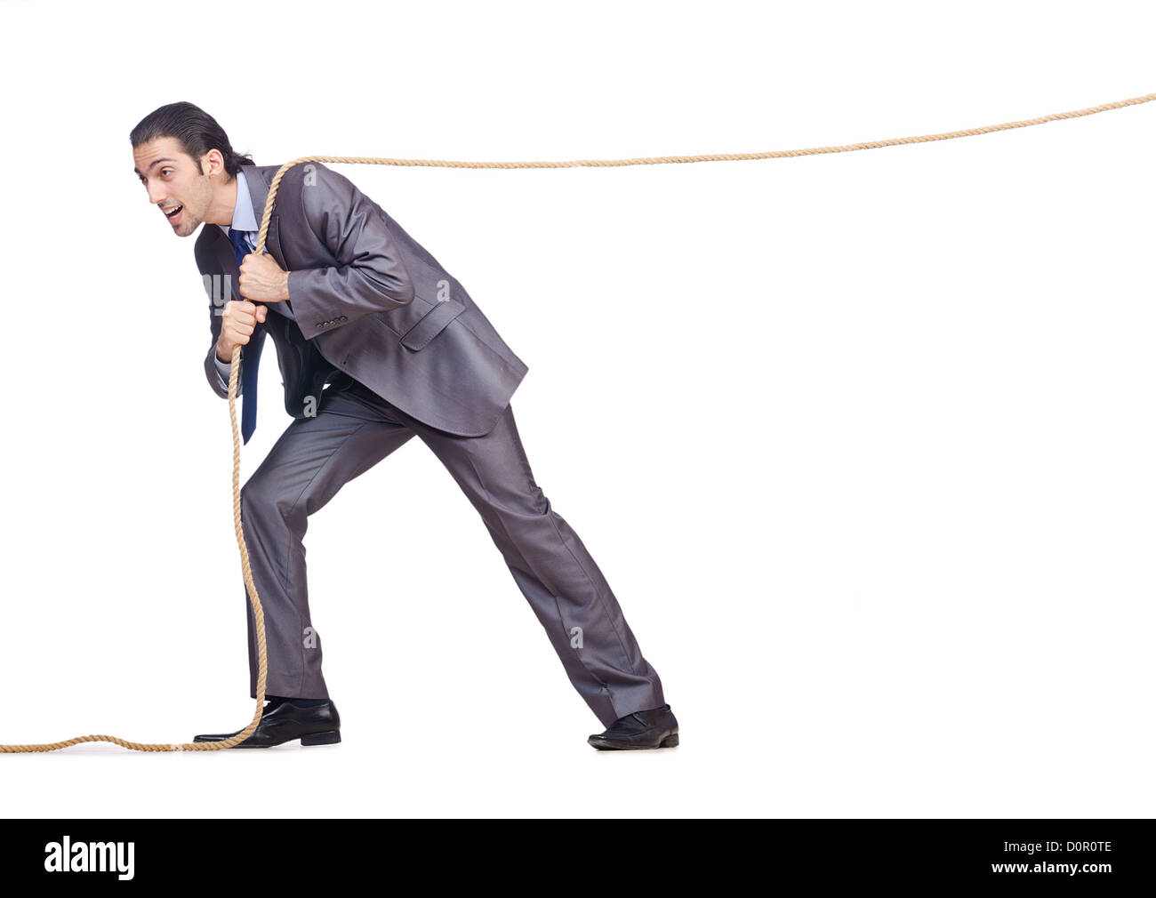 Тянуть. Человек тянет за веревку. Канат сверху. Перетягивание каната мужчины и женщины. Тащить человека на канате.