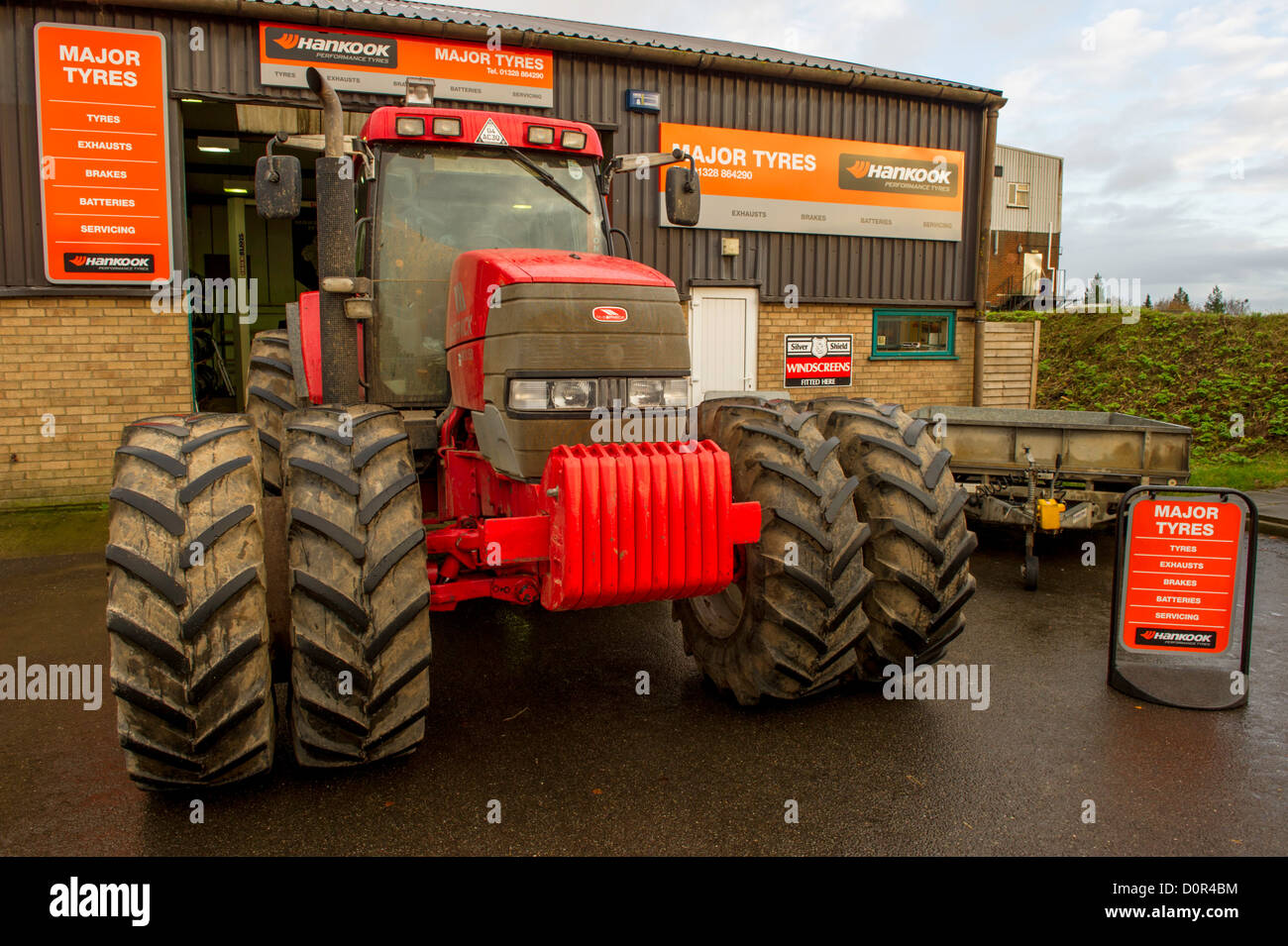 Tyre depot hires stock photography and images Alamy