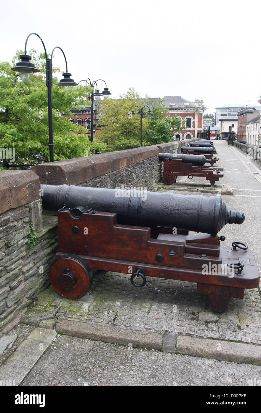 Cannons on the city walls of Londonderry Northern Ireland Stock Photo