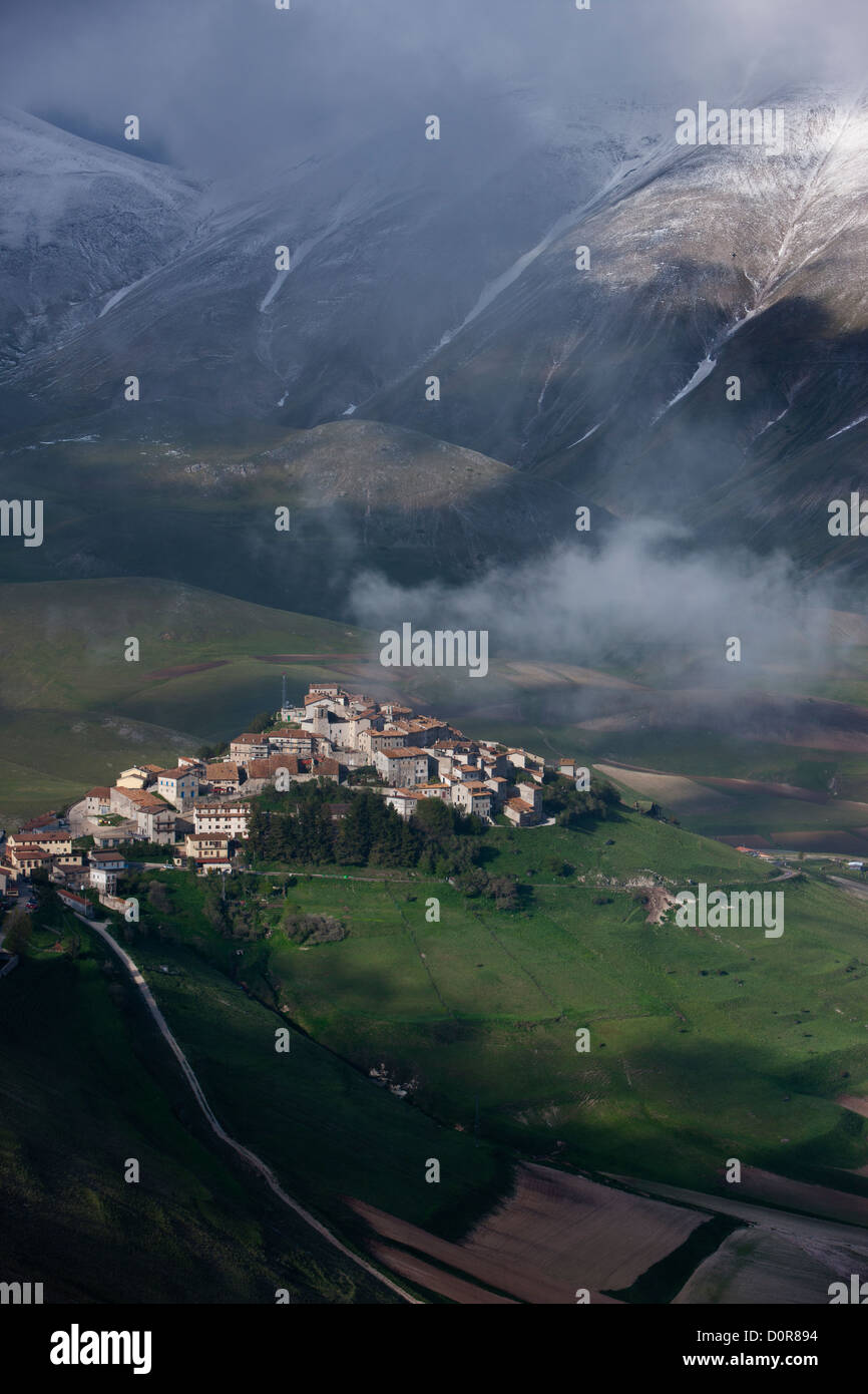 Castelluccio and the Piano Grande, Monti Sibillini National Park, Umbria, Italy Stock Photo