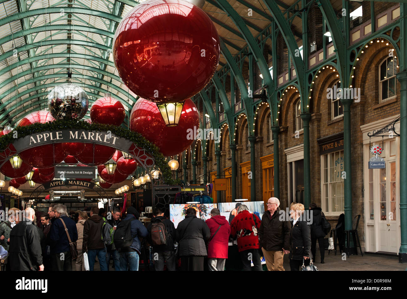 Apple Market, Covent Garden, London, Christmas time Stock Photo - Alamy