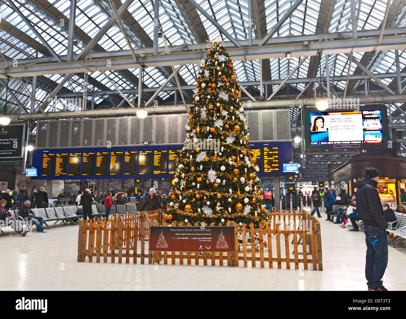 Christmas tree in Glasgow Central Station, Scotland, UK Stock Photo