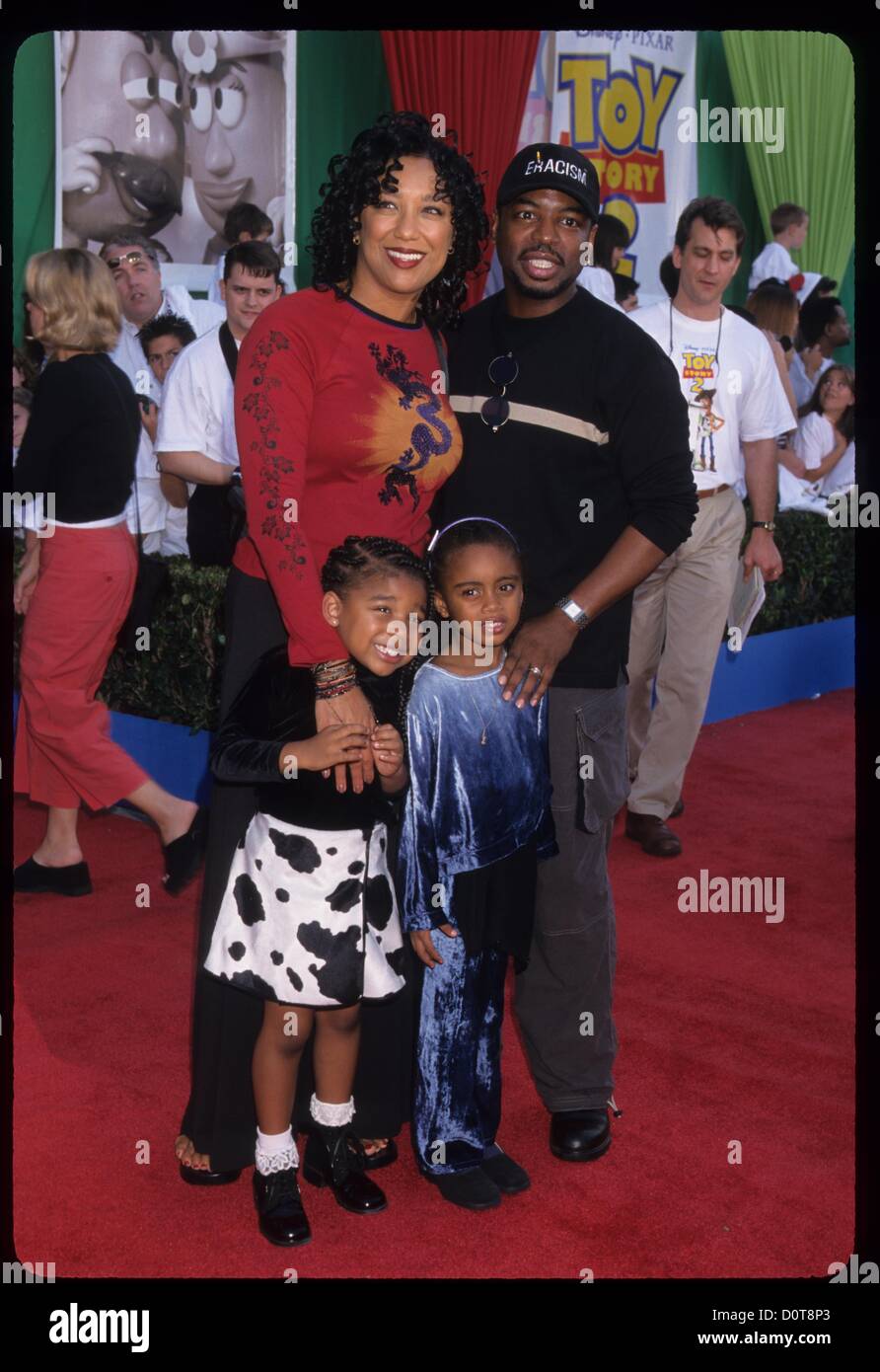 LEVAR BURTON with wife Stephanie Kozart and daughters Michaela and ?.Toy  story 2 premiere at El Capitan theatre in Hollywood , Ca.  1999.k17172lr.(Credit Image: © Lisa Rose/Globe Photos/ZUMAPRESS.com Stock  Photo - Alamy