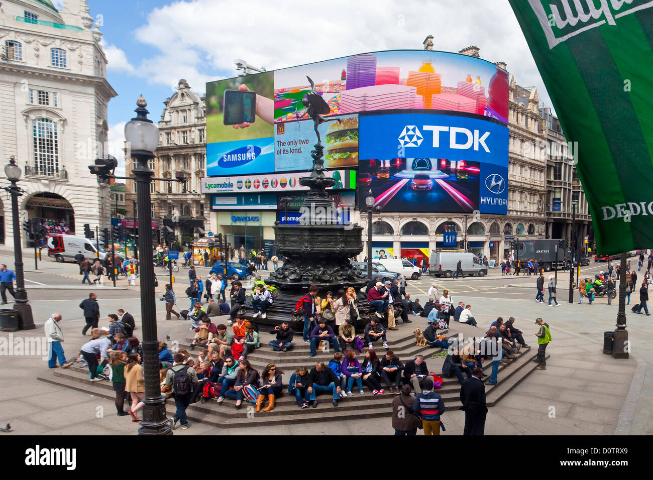 Piccadilly square london england hi-res stock photography and images