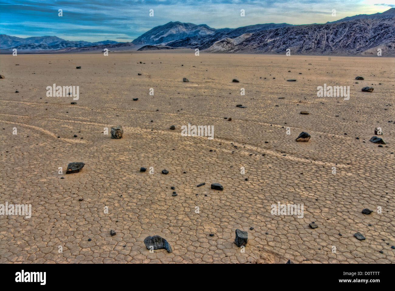 racetrack, valley of the moving rocks, Death Valley, national park