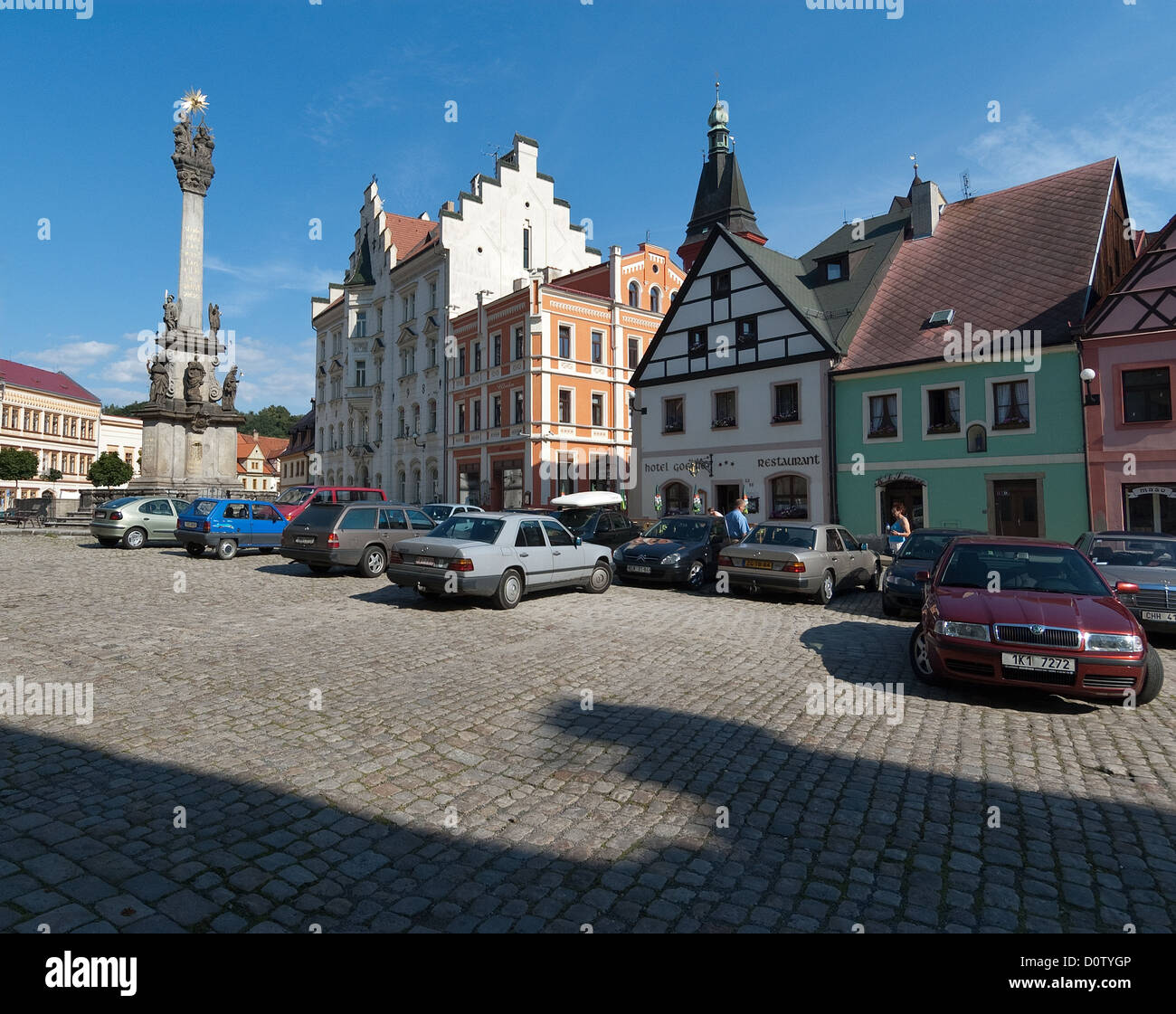 Elk188-2416 Czech Republic, Loket nad Ohri, namesti Masaryka, main square, with Plague Column and Hotel Goethe Stock Photo