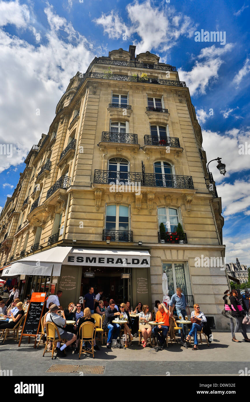 France, Europe, travel, Paris, City, La Cite, Cafe, Terrace, architecture, house, outside, tourists Stock Photo