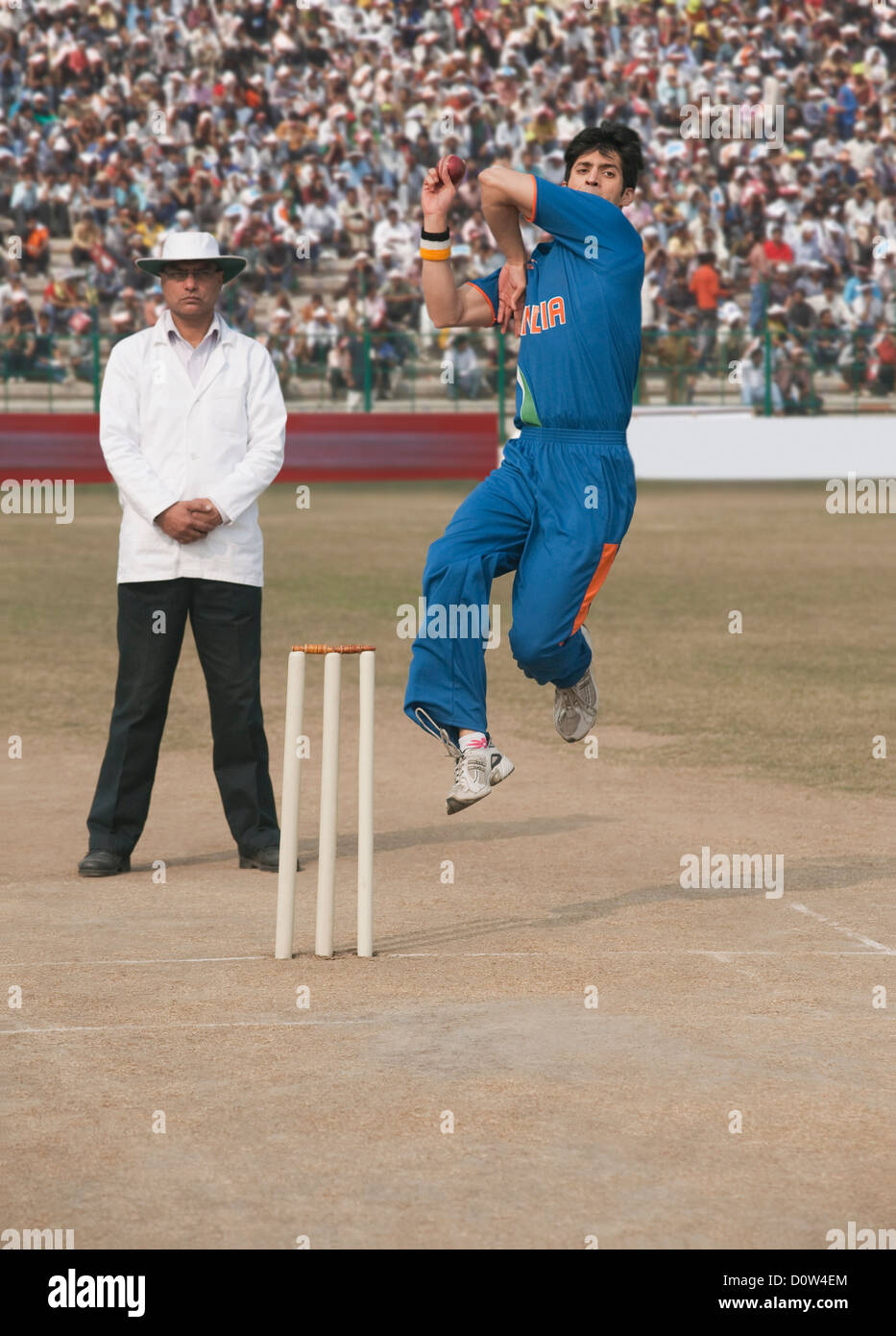 Cricket bowling action full length hires stock photography and images