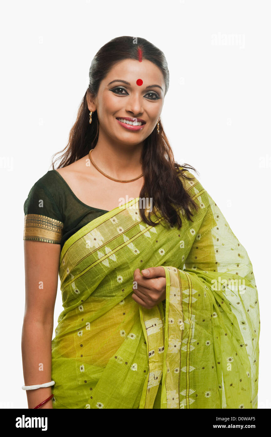 Bengali woman smiling hires stock photography and images Alamy