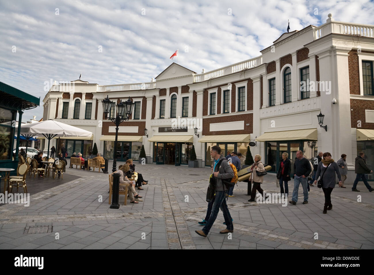 Designer outlet center hi-res stock photography and images - Alamy