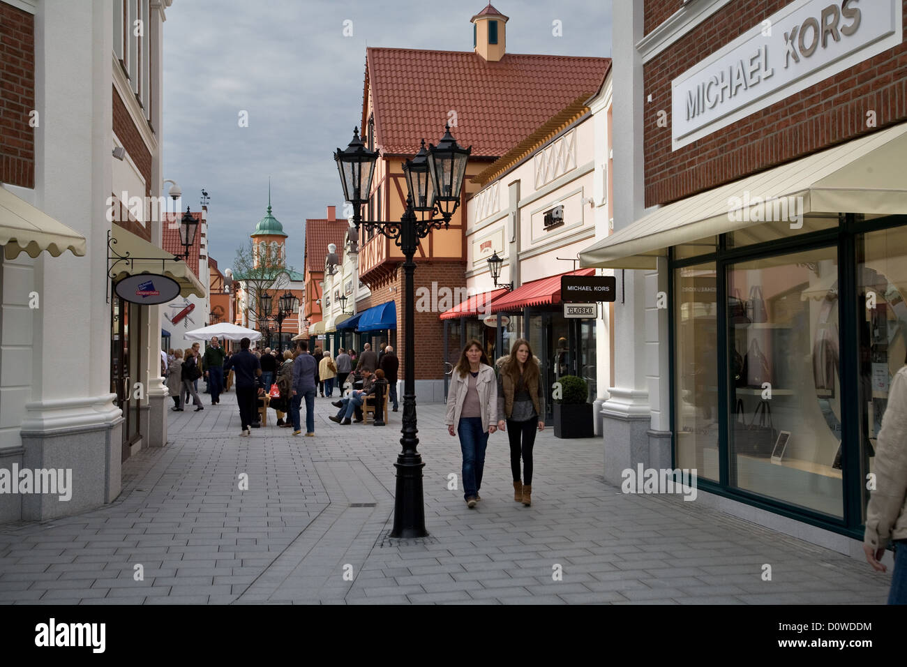 Henholdsvis Adgang lave mad Outlet center hi-res stock photography and images - Alamy