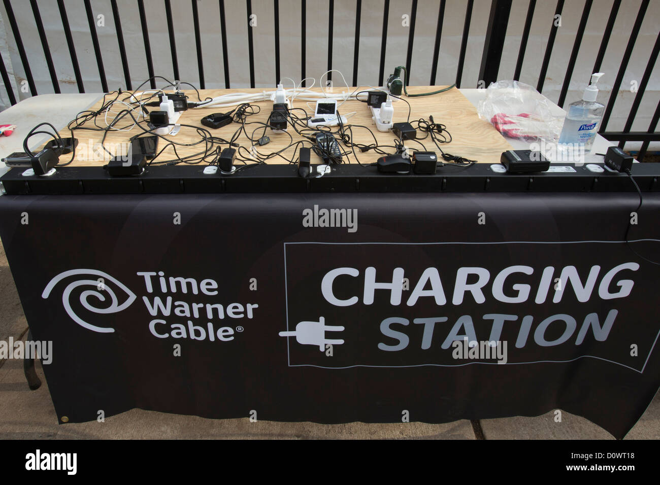 Phone charging station hires stock photography and images Alamy