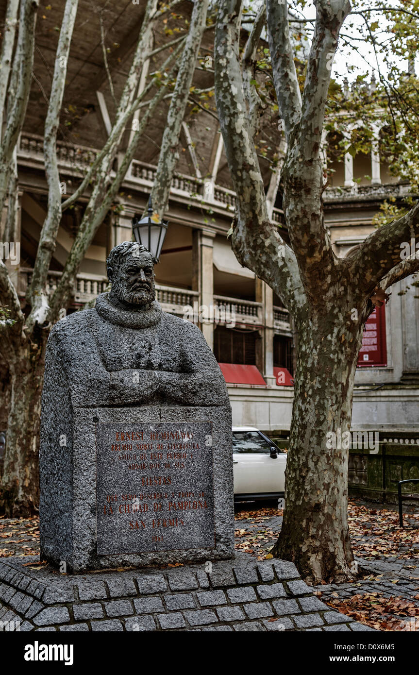Monument to Ernest Hemingway in the city of Pamplona, Navarra, España, Europe Stock Photo