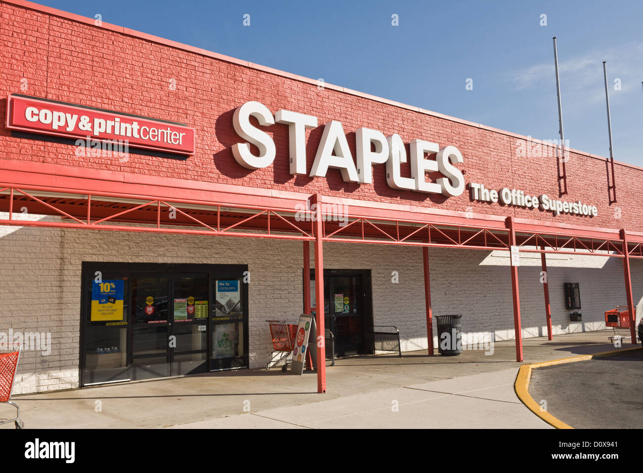 Staples Office Superstore, at a mall in Maryland, USA Stock Photo