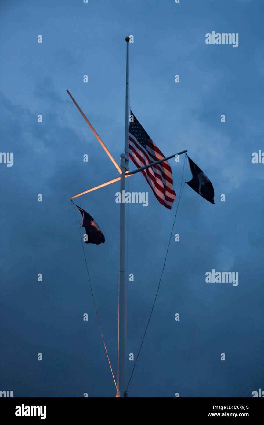 Us flag half mast hires stock photography and images Alamy