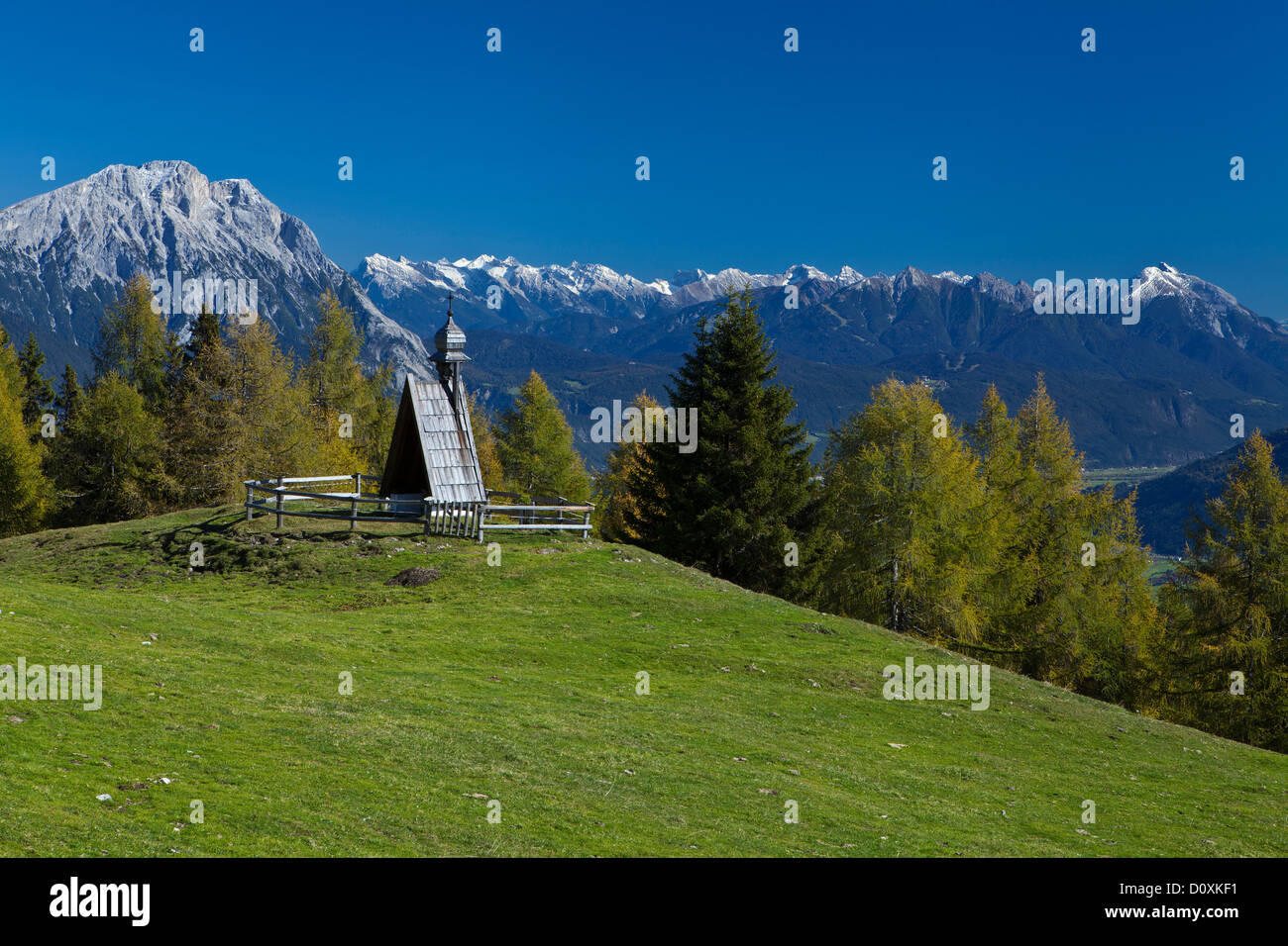 Austria, Europe, Tyrol, Tirol, Mieming, chain, plateau, Obsteig, Simmering, Simmeringalm, alp, chapel, larches, meadow, mountain Stock Photo