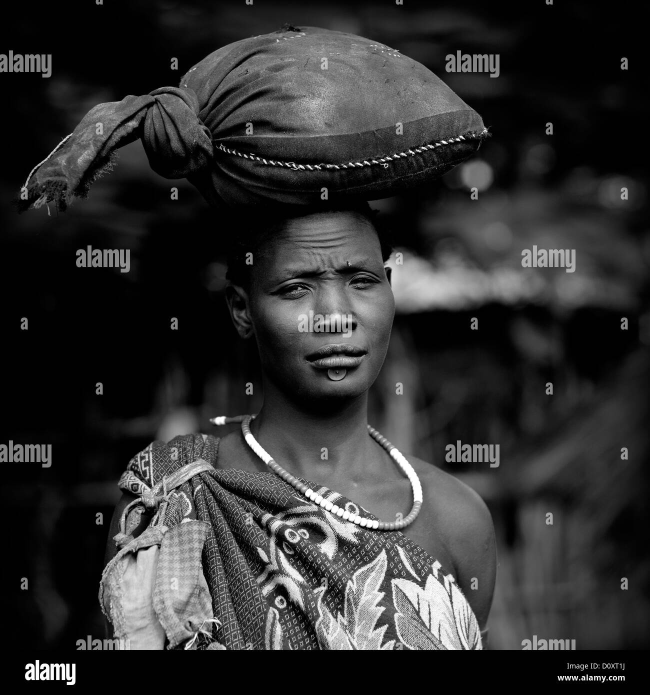 Bodi tribe hana mursi omo Black and White Stock Photos & Images - Alamy