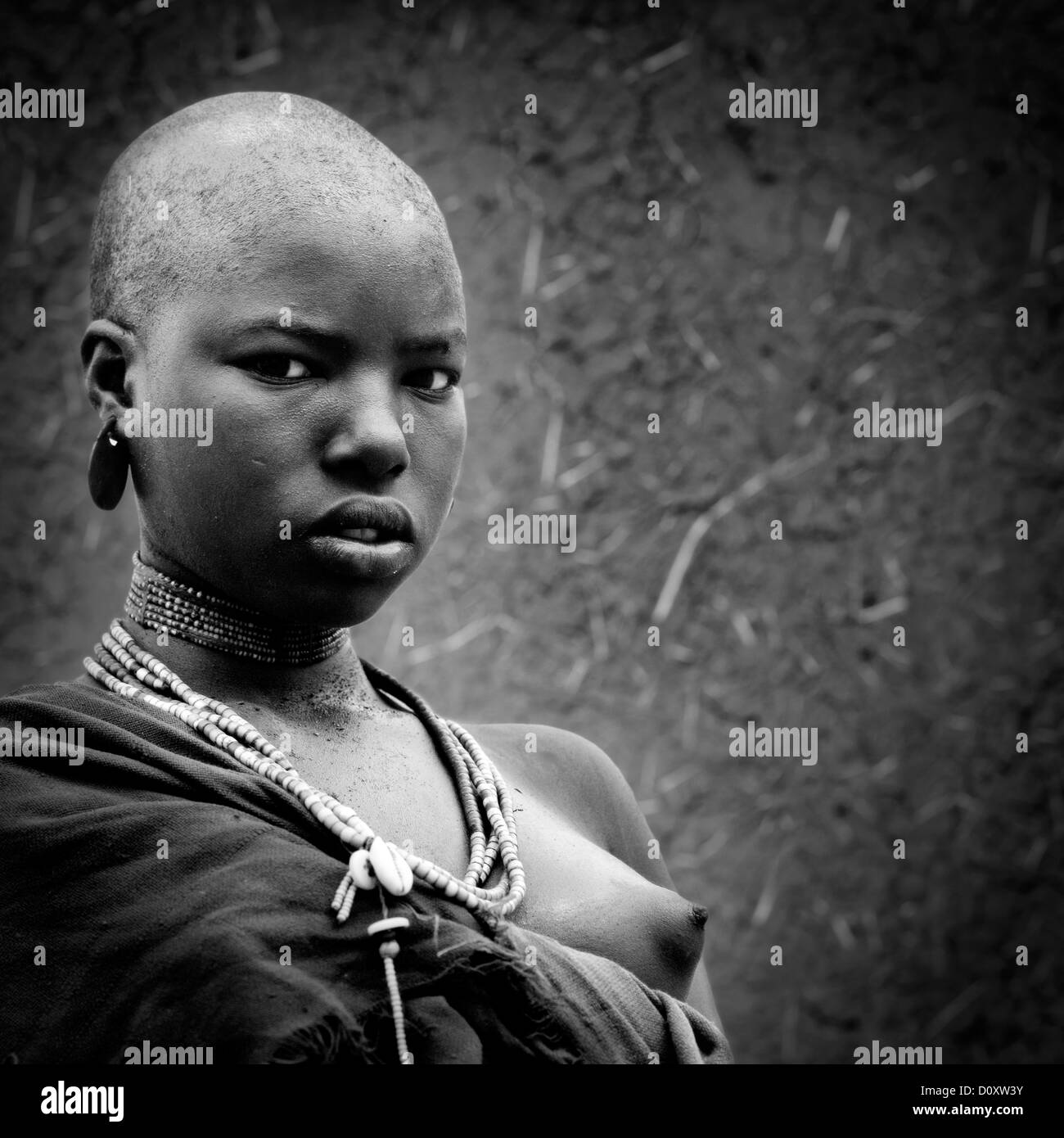 Black And White Portrait Of A Young Uta Hamer Tribe Woman With Strong Expression And Shaved Head, Turmi, Omo Valley, Ethiopia Stock Photo