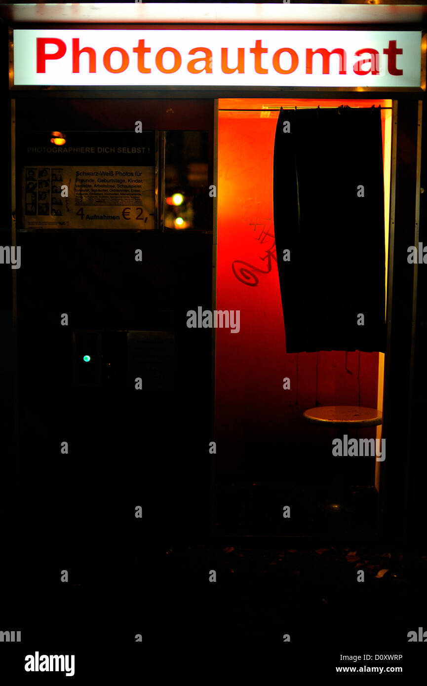 Berlin photo booth hi-res stock photography and images - Alamy