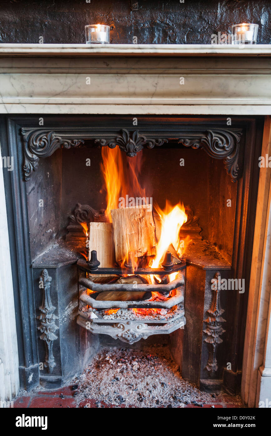 England fireplace hi-res stock photography and images - Alamy