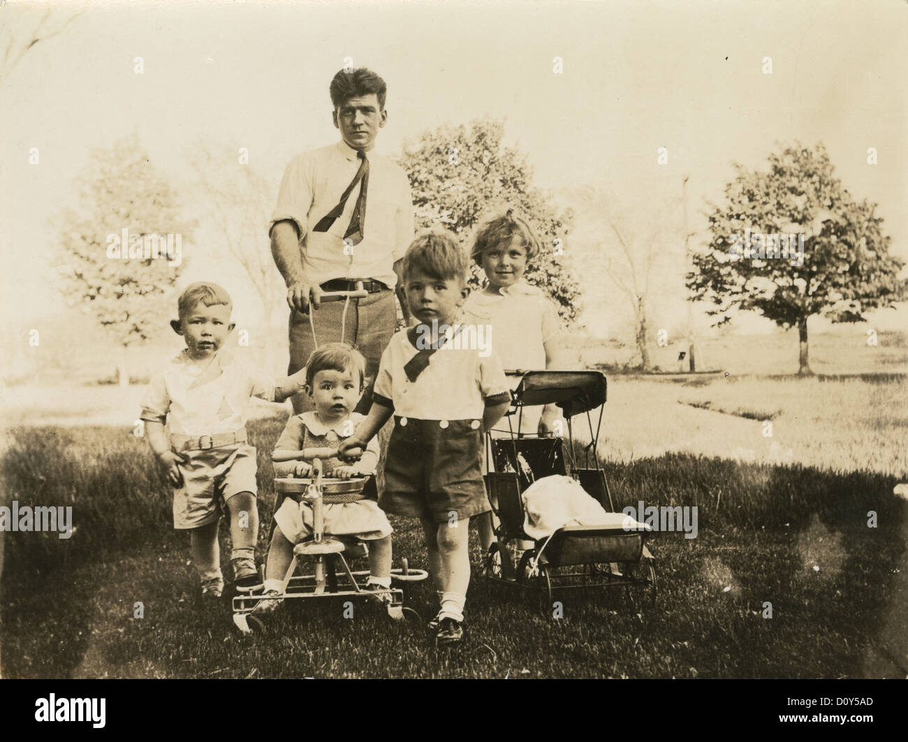 White family four children hi-res stock photography and images - Alamy