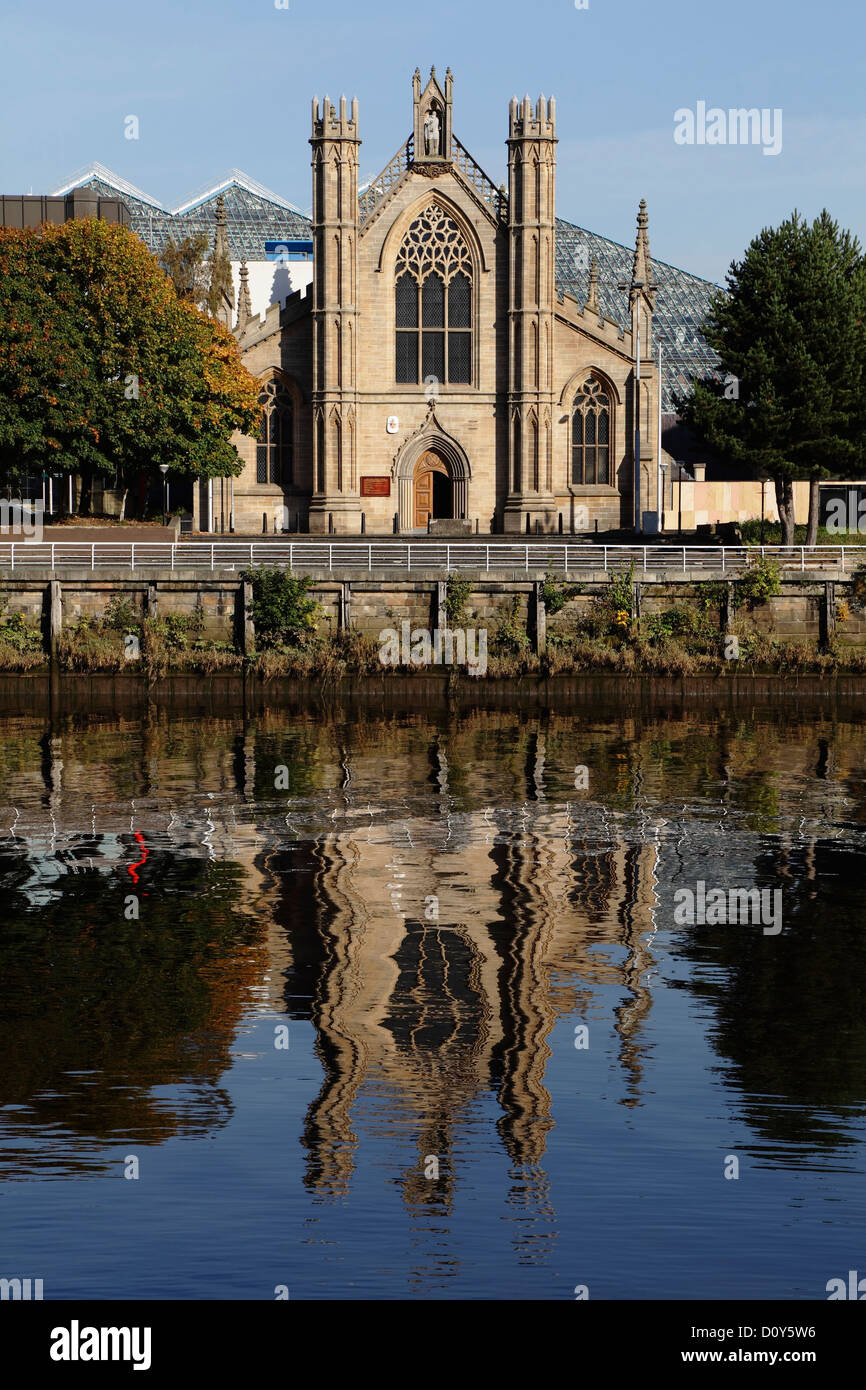 St Andrew's Roman Catholic Cathedral reflected in the River Clyde, Clyde Street, Glasgow city centre, Scotland, UK Stock Photo