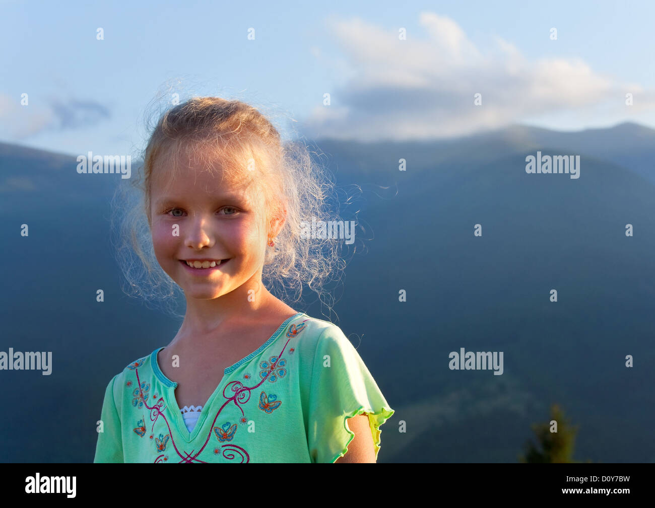girl outdoor portrait in sunset sunlight Stock Photo - Alamy