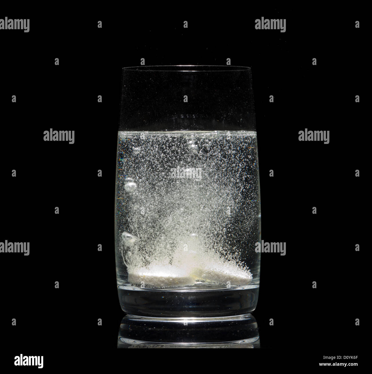 aspirin tablet in glass of water Stock Photo Alamy