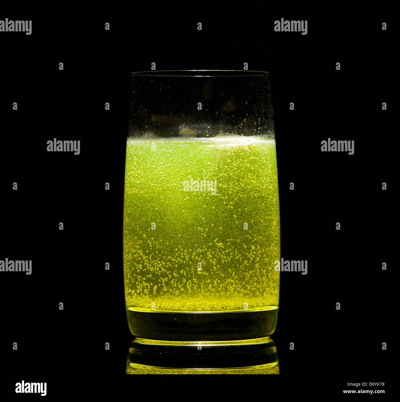 aspirin tablet in glass of water Stock Photo Alamy