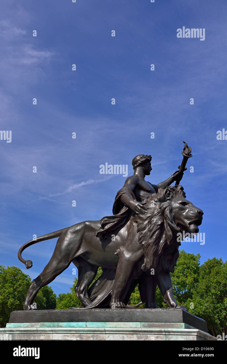 Lion Statue surrounding the Victoria Memorial, Queen's Gardens