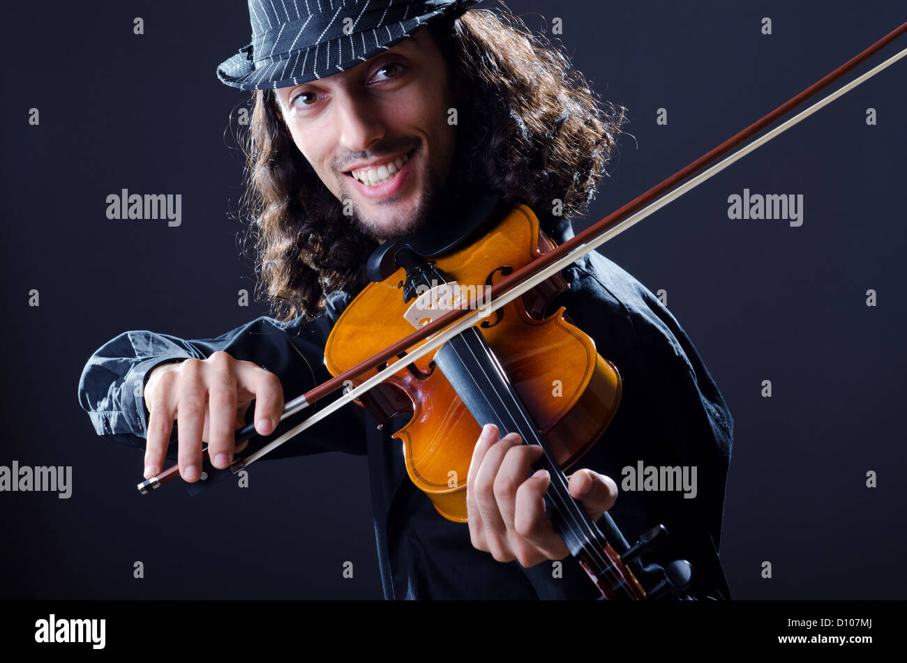Gypsy violin player in studio Stock Photo - Alamy
