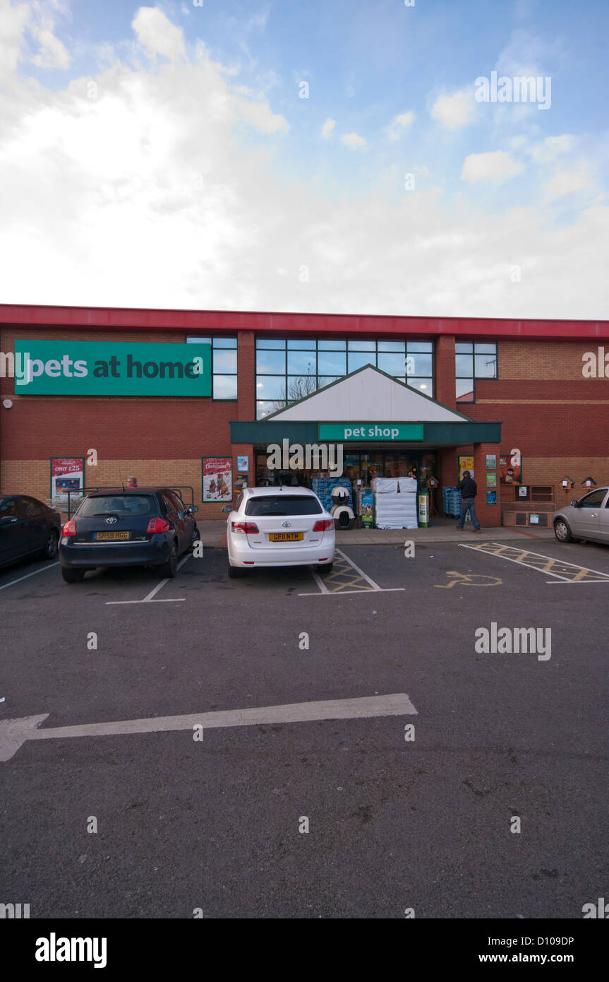 Page 2 Pets At Home Store High Resolution Stock Photography And Images Alamy